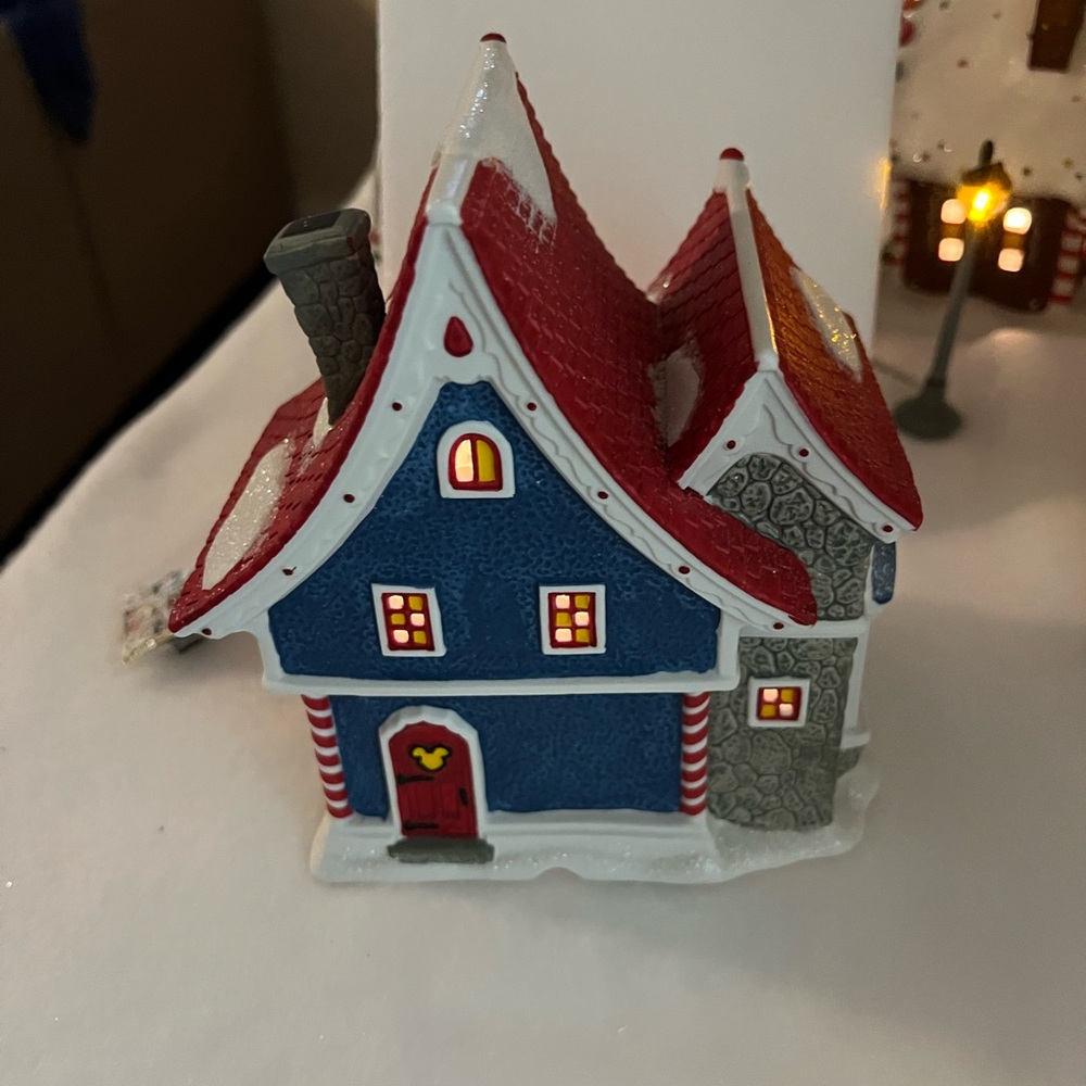 Department 56 Mickey's Pin Traders Holiday House Decor - Picture 5 of 5